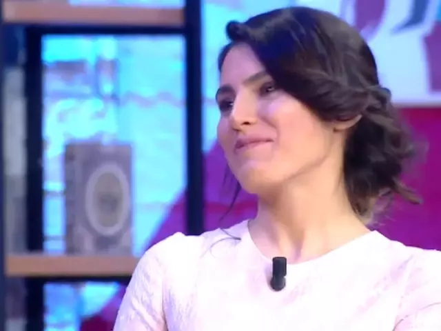 Serenay, İlk Kez Bülent Serttaş'ın Klibinde Kamera Karşısına Geçmiş! Serenay, İlk Kez Bülent Serttaş'ın Klibinde Kamera Karşısına Geçmiş!