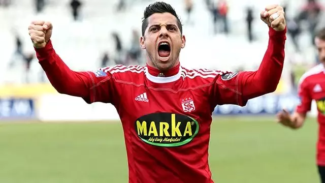 Cicinho, Sakatlığı Sebebiyle 6 Ay Forma Giyemeyecek