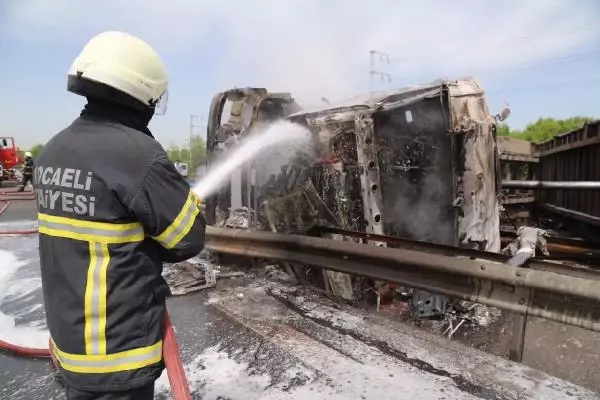 Tem'deki Kazada Alev Alan Tır'ın Sürücüsü Yanarak Öldü (2) Tem'deki Kazada Alev Alan Tır'ın Sürücüsü Yanarak Öldü (2)