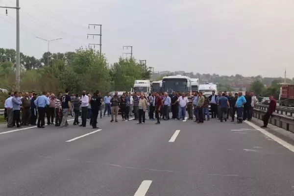 Tem'deki Kazada Alev Alan Tır'ın Sürücüsü Yanarak Öldü (2) Tem'deki Kazada Alev Alan Tır'ın Sürücüsü Yanarak Öldü (2)
