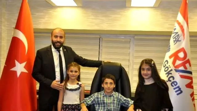 Bu Minikler de Broker Koltuğuna Oturdu Bu Minikler de Broker Koltuğuna Oturdu