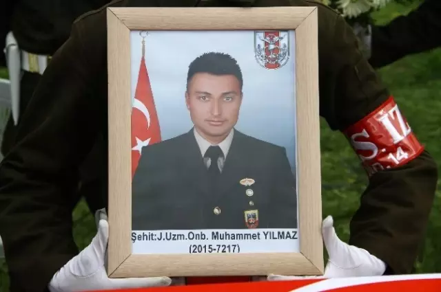 Uzman Onbaşı, Şehit Olmadan Önce Ailesinden Türk Bayrağı İstemiş Uzman Onbaşı, Şehit Olmadan Önce Ailesinden Türk Bayrağı İstemiş
