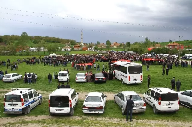 Uzman Onbaşı, Şehit Olmadan Önce Ailesinden Türk Bayrağı İstemiş Uzman Onbaşı, Şehit Olmadan Önce Ailesinden Türk Bayrağı İstemiş