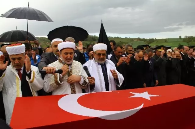 Uzman Onbaşı, Şehit Olmadan Önce Ailesinden Türk Bayrağı İstemiş Uzman Onbaşı, Şehit Olmadan Önce Ailesinden Türk Bayrağı İstemiş