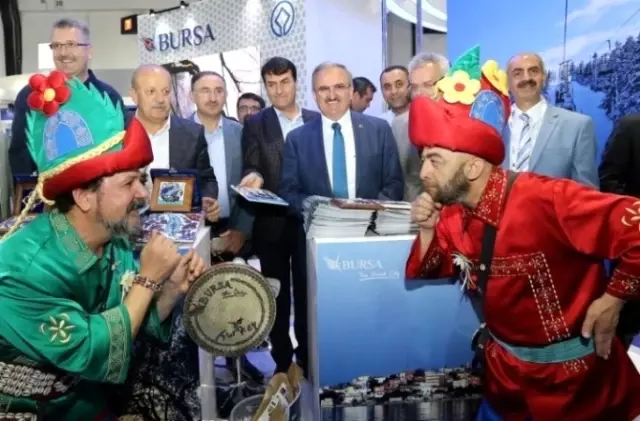 İznik Çinisi Dubai'de Tanıtıldı İznik Çinisi Dubai'de Tanıtıldı