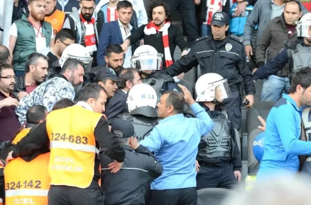 Sivasspor-Akhisar Belediyespor Maçı Sonrası Tribünler Karıştı