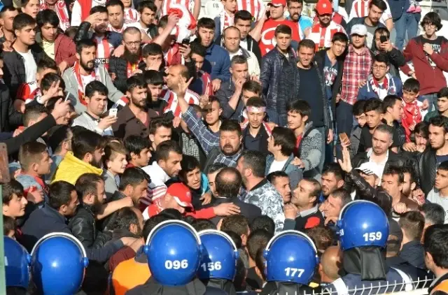 Sivasspor-Akhisar Belediyespor Maçı Sonrası Tribünler Karıştı