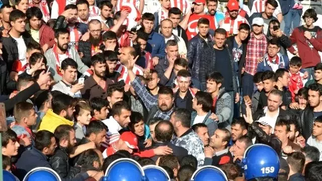Sivasspor-Akhisar Belediyespor Maçı Sonrası Tribünler Karıştı