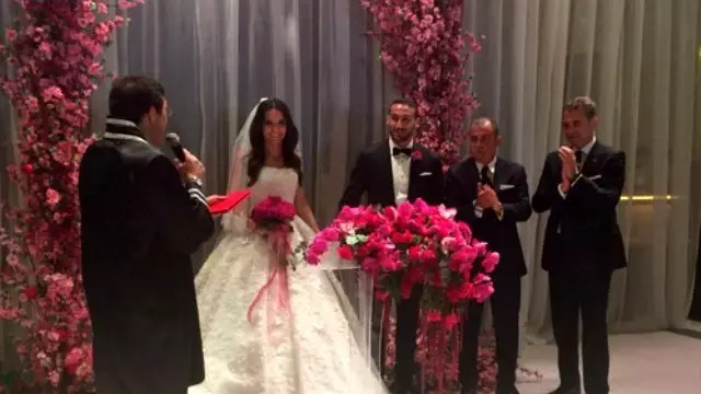 Beşiktaş'ın Golcüsü Cenk Tosun Evlendi - Spor Haberleri