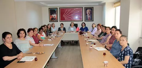 CHP'li Kadınlar 'Yerel Milletvekilleri' Buluştu CHP'li Kadınlar 'Yerel Milletvekilleri' Buluştu