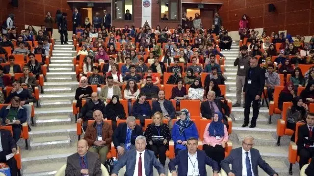 Gümüşhane'de 29 Bildirili Cemil Meriç Sempozyumu Gümüşhane'de 29 Bildirili Cemil Meriç Sempozyumu