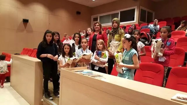 Istanbul Payda Derneginden Batmanli Kizlara Burs Batman
