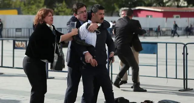 Can Dündar'a Yapılan Saldırıya İlk Tepkiler Sosyal Medyadan Geldi