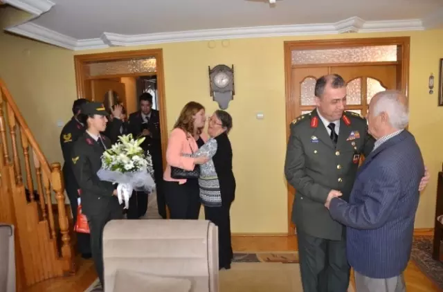 Anneler Günü'nde Şehit Annelerine Vefa Anneler Günü'nde Şehit Annelerine Vefa