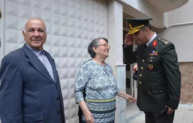 Anneler Günü'nde Şehit Annelerine Vefa Anneler Günü'nde Şehit Annelerine Vefa