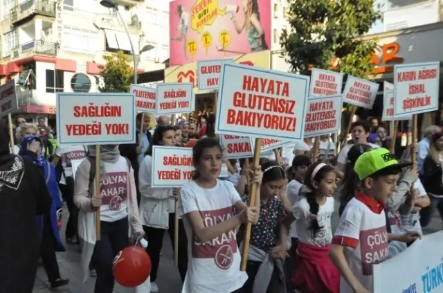 Çölyak Hastalığına Dikkat Çekmek İçin Yürüyüş Yaptılar Çölyak Hastalığına Dikkat Çekmek İçin Yürüyüş Yaptılar