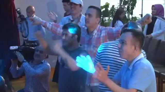 Ünlü İsimler Engelli Şair Senem Ünal?ın Şiirlerini Seslendirdi Ünlü İsimler Engelli Şair Senem Ünal?ın Şiirlerini Seslendirdi