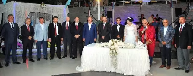 Kaymakam Peynircioğlu'nun Kızı Dünyaevine Girdi Kaymakam Peynircioğlu'nun Kızı Dünyaevine Girdi