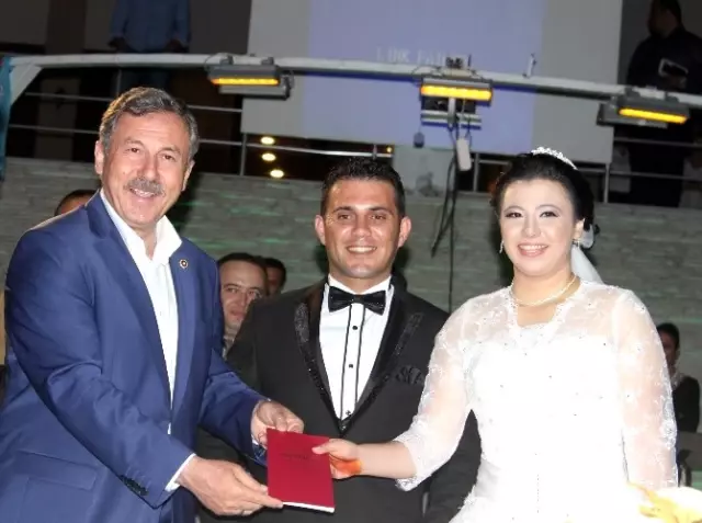 Kaymakam Peynircioğlu'nun Kızı Dünyaevine Girdi Kaymakam Peynircioğlu'nun Kızı Dünyaevine Girdi