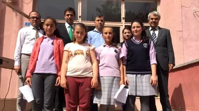 Ziraat Odası Başarılı Öğrencilere Altın Dağıttı Ziraat Odası Başarılı Öğrencilere Altın Dağıttı