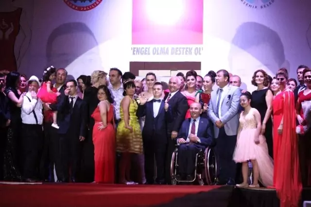 İş Kadınları Engelliler İçin Podyumda