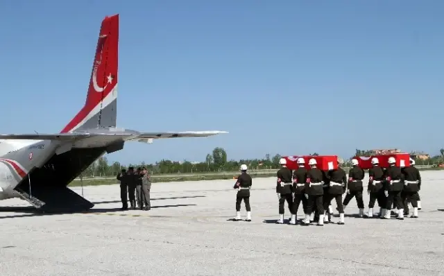 Aktütün Şehitlerine Uğurlama Aktütün Şehitlerine Uğurlama