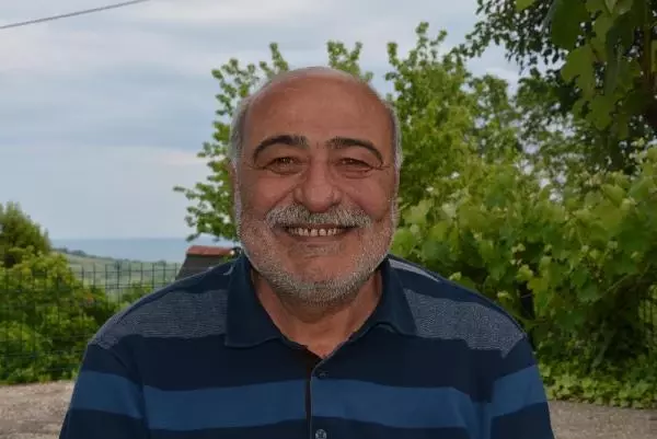 Eski Başkan, Cezası Nedeniyle Camide Çevre Düzenlemesi Yapıyor Eski Başkan, Cezası Nedeniyle Camide Çevre Düzenlemesi Yapıyor