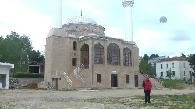 Eski Belediye Başkanı Cezasını Camide Tamamlıyor Eski Belediye Başkanı Cezasını Camide Tamamlıyor