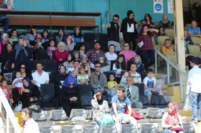 Sakarya'da 19 Mayıs Atatürk'ü Anma, Gençlik ve Spor Bayramı Kutlandı Sakarya'da 19 Mayıs Atatürk'ü Anma, Gençlik ve Spor Bayramı Kutlandı