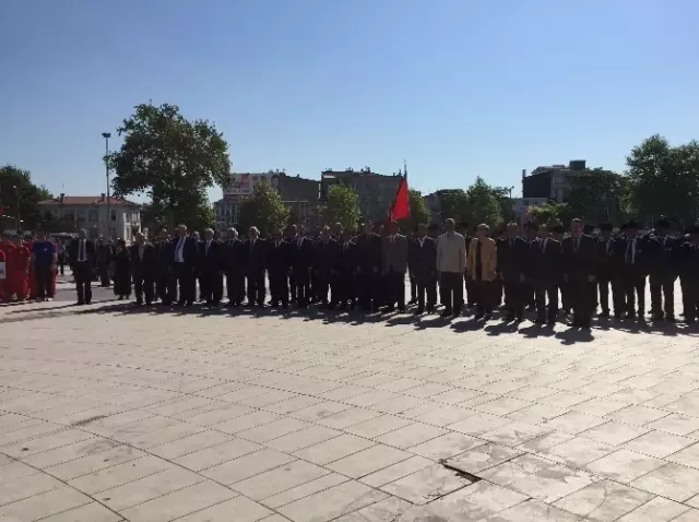 Sakarya'da 19 Mayıs Atatürk'ü Anma, Gençlik ve Spor Bayramı Kutlandı Sakarya'da 19 Mayıs Atatürk'ü Anma, Gençlik ve Spor Bayramı Kutlandı