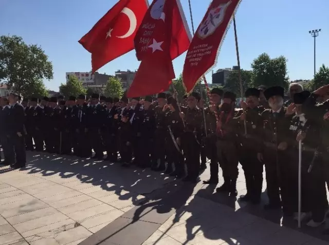 Sakarya'da 19 Mayıs Atatürk'ü Anma, Gençlik ve Spor Bayramı Kutlandı Sakarya'da 19 Mayıs Atatürk'ü Anma, Gençlik ve Spor Bayramı Kutlandı