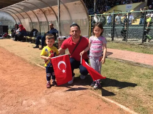 Sakarya'da 19 Mayıs Atatürk'ü Anma, Gençlik ve Spor Bayramı Kutlandı Sakarya'da 19 Mayıs Atatürk'ü Anma, Gençlik ve Spor Bayramı Kutlandı