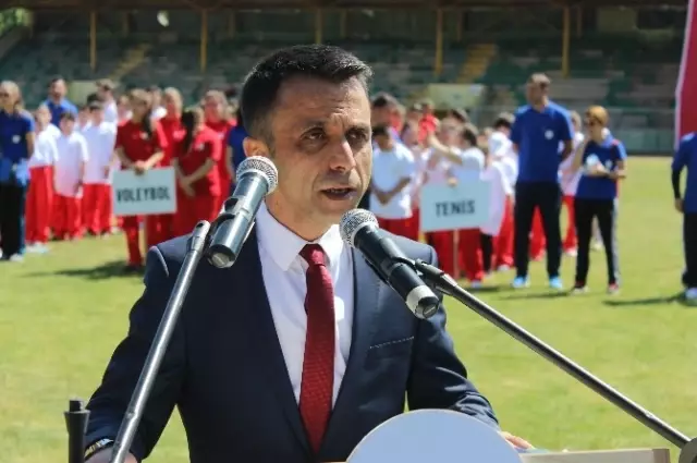 Sakarya'da 19 Mayıs Atatürk'ü Anma, Gençlik ve Spor Bayramı Kutlandı Sakarya'da 19 Mayıs Atatürk'ü Anma, Gençlik ve Spor Bayramı Kutlandı