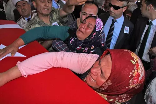 Şehit Sözleşmeli Er Güler, Gözyaşlarıyla Son Yolculuğuna Uğurlandı Şehit Sözleşmeli Er Güler, Gözyaşlarıyla Son Yolculuğuna Uğurlandı
