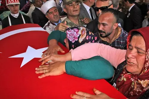 Şehit Sözleşmeli Er Güler, Gözyaşlarıyla Son Yolculuğuna Uğurlandı Şehit Sözleşmeli Er Güler, Gözyaşlarıyla Son Yolculuğuna Uğurlandı