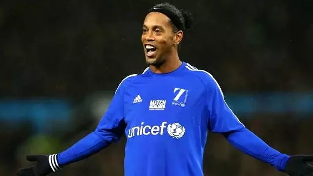 Antalyaspor'da Ronaldinho Transferi Salı Günü Netlik Kazanacak Antalyaspor'da Ronaldinho Transferi Salı Günü Netlik Kazanacak