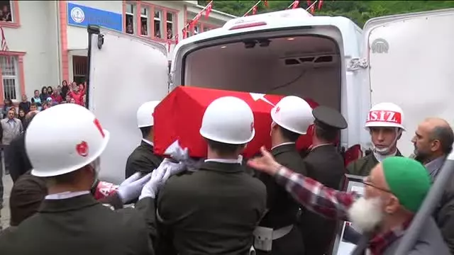 Hatay'da Şehit Olan Sözleşmeli Er Alper Al, Son Yolculuğuna Uğurlandı