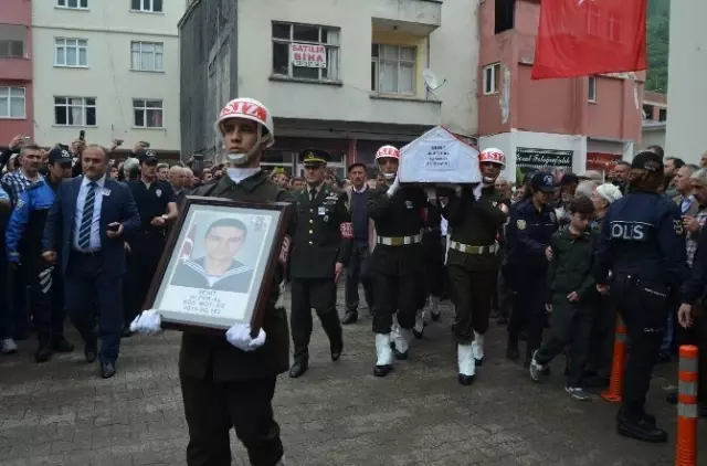 Trabzonlu Deniz Er Şehit Alper Al'a Son Görev