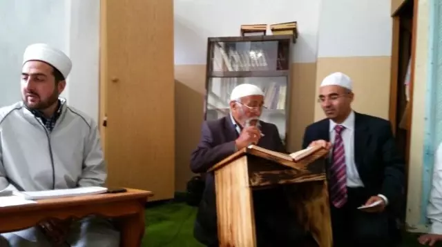 Kuran Aşığı İmam Tüm İlçeye Kuran Öğretmek İçin Çalışıyor Kuran Aşığı İmam Tüm İlçeye Kuran Öğretmek İçin Çalışıyor