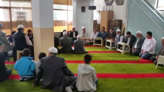 Kuran Aşığı İmam Tüm İlçeye Kuran Öğretmek İçin Çalışıyor Kuran Aşığı İmam Tüm İlçeye Kuran Öğretmek İçin Çalışıyor