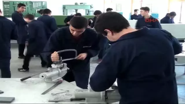 Niğde Bu Okul, Bacasız Bir Fabrika