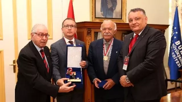 Tmok Yönetiminden Büyükşehir'e Ziyaret Tmok Yönetiminden Büyükşehir'e Ziyaret