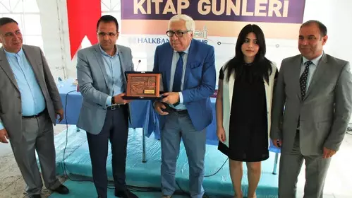 Kitap Günleri' 2. Gün Etkinliğinin Misafiri Anar Rızaev Oldu Kitap Günleri' 2. Gün Etkinliğinin Misafiri Anar Rızaev Oldu