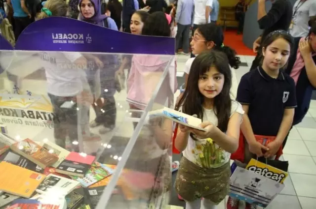 Kocaeli Büyükşehir Belediyesinden Hakkari'ye Kitap