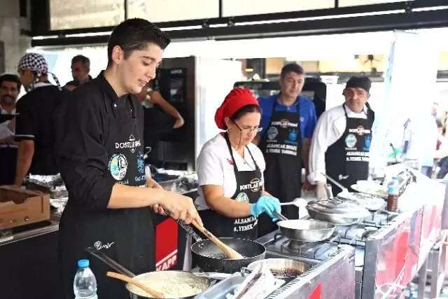 Usta Şefler Lezzetleri Yarıştırdı Usta Şefler Lezzetleri Yarıştırdı