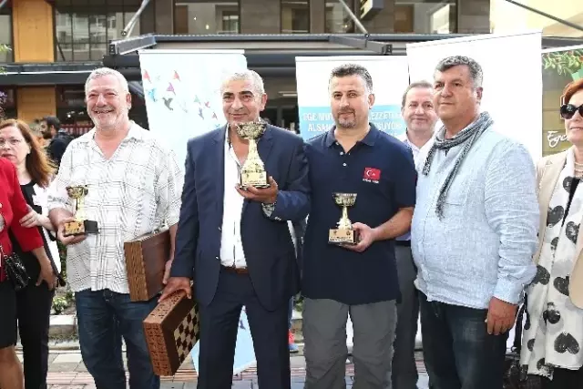 Usta Şefler Lezzetleri Yarıştırdı Usta Şefler Lezzetleri Yarıştırdı