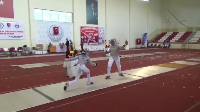 Eskrim: Süper Minik ve Minik Kılıçlar Turnuvası Eskrim: Süper Minik ve Minik Kılıçlar Turnuvası