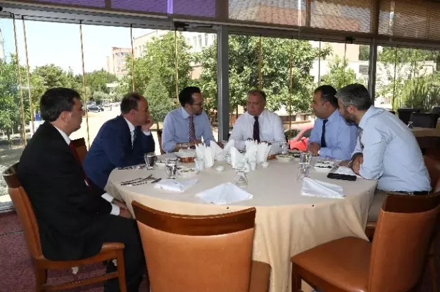 Adü, Avni Özgürel'i Ağırladı Adü, Avni Özgürel'i Ağırladı
