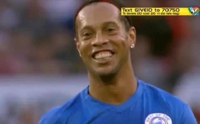 Ronaldinho Yine Şov Yaptı! Ronaldinho Yine Şov Yaptı!