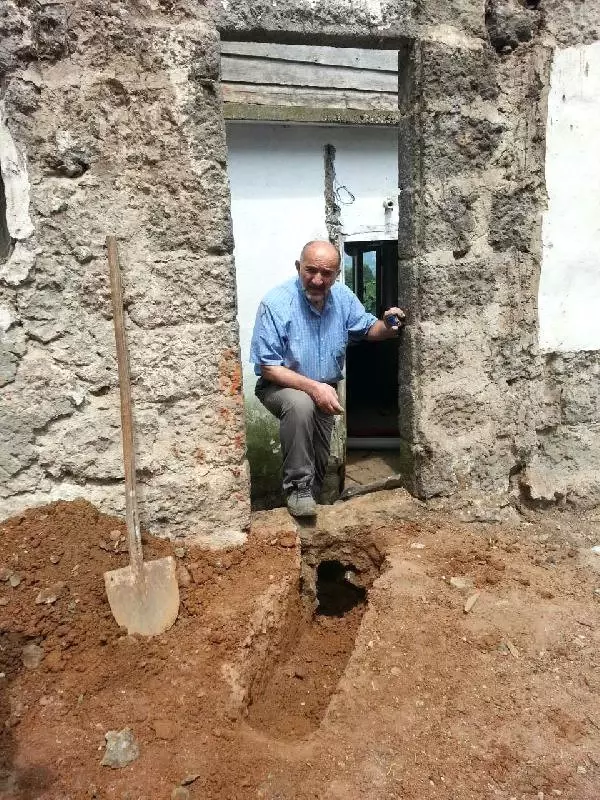 Baba Mirası Evi Ortadan İkiye Bölüp Paylaştılar Haberler Baba Mirası Evi Ortadan İkiye Bölüp Paylaştılar Haberler